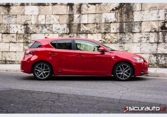 Foto Lexus CT Hybrid Prova Su Strada 2014