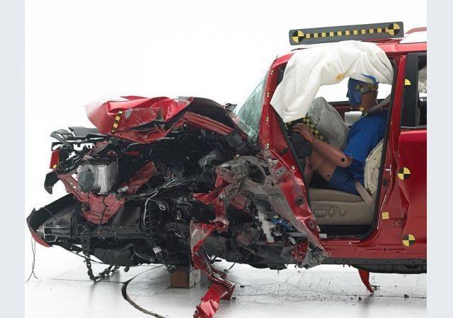 Foto Toyota Runner Crash Test Iihs Small Overlap