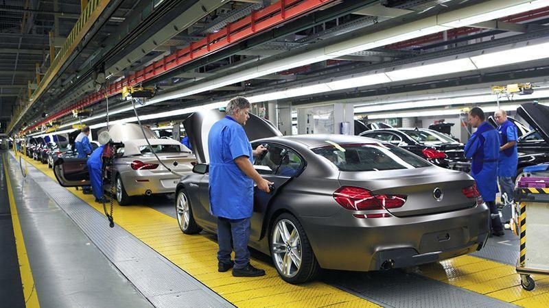 BMW, operai bloccano la fabbrica e fanno danni da 1 milione di euro