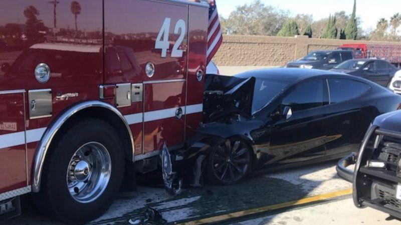 Incidente Tesla Utah: l'Auopilot era attivo ma il pilota distratto