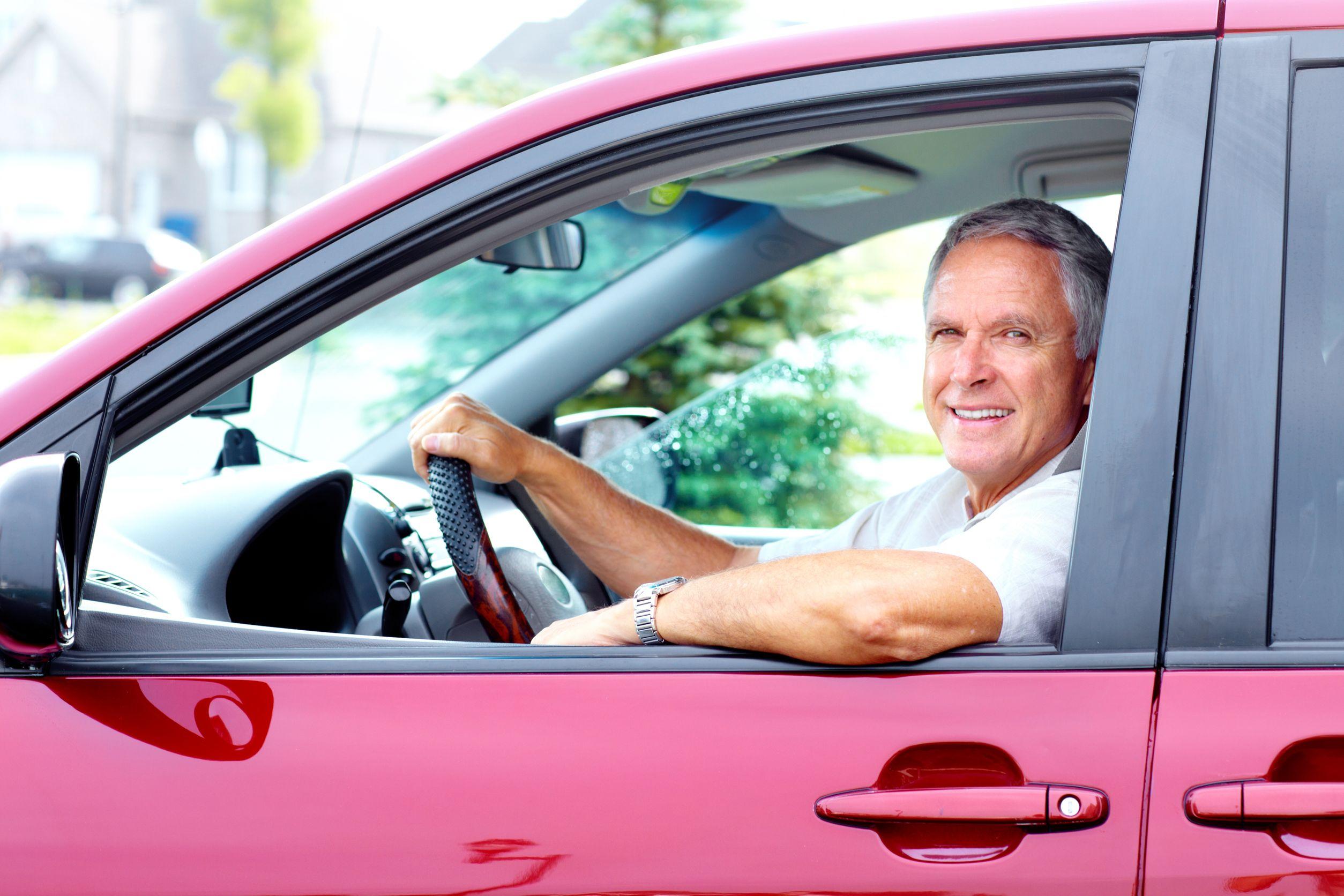 Anziani al volante: gli over70 fanno meno incidenti dei più giovani