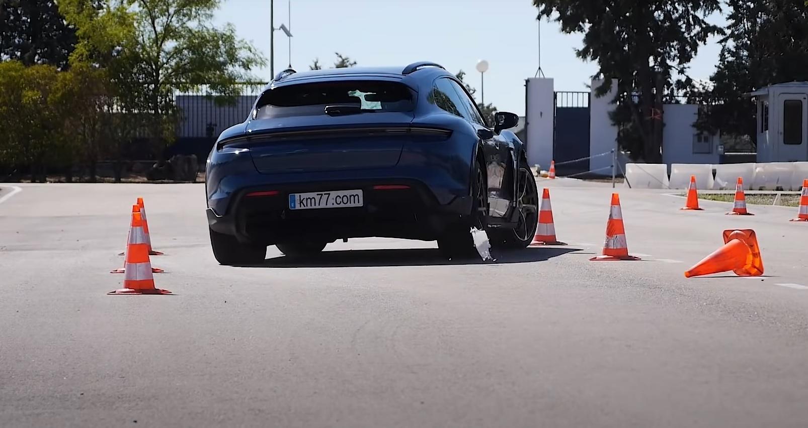 Porsche Tycan Cross Turismo: quanto contano 2,5 t nel test dell’alce?