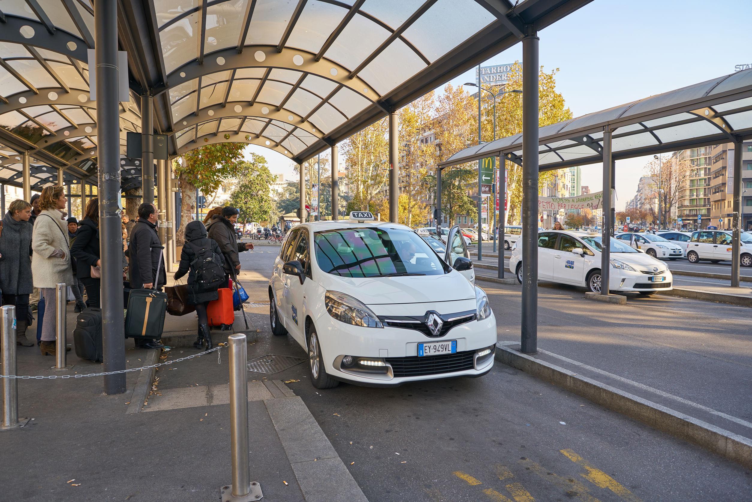 Taxi a Milano: sconti per anziani, medici, donne e disabili