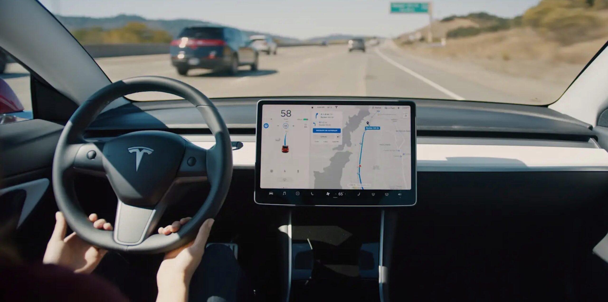 Autopilot sotto indagine: le associazioni dei Consumatori contro Tesla