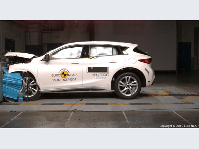 Infiniti Q30 – 2015 – Crash test Euro NCAP – Crash test offset