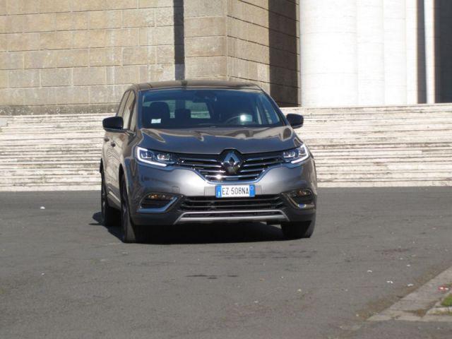 Renault Espace prova su strada – Vista frontale