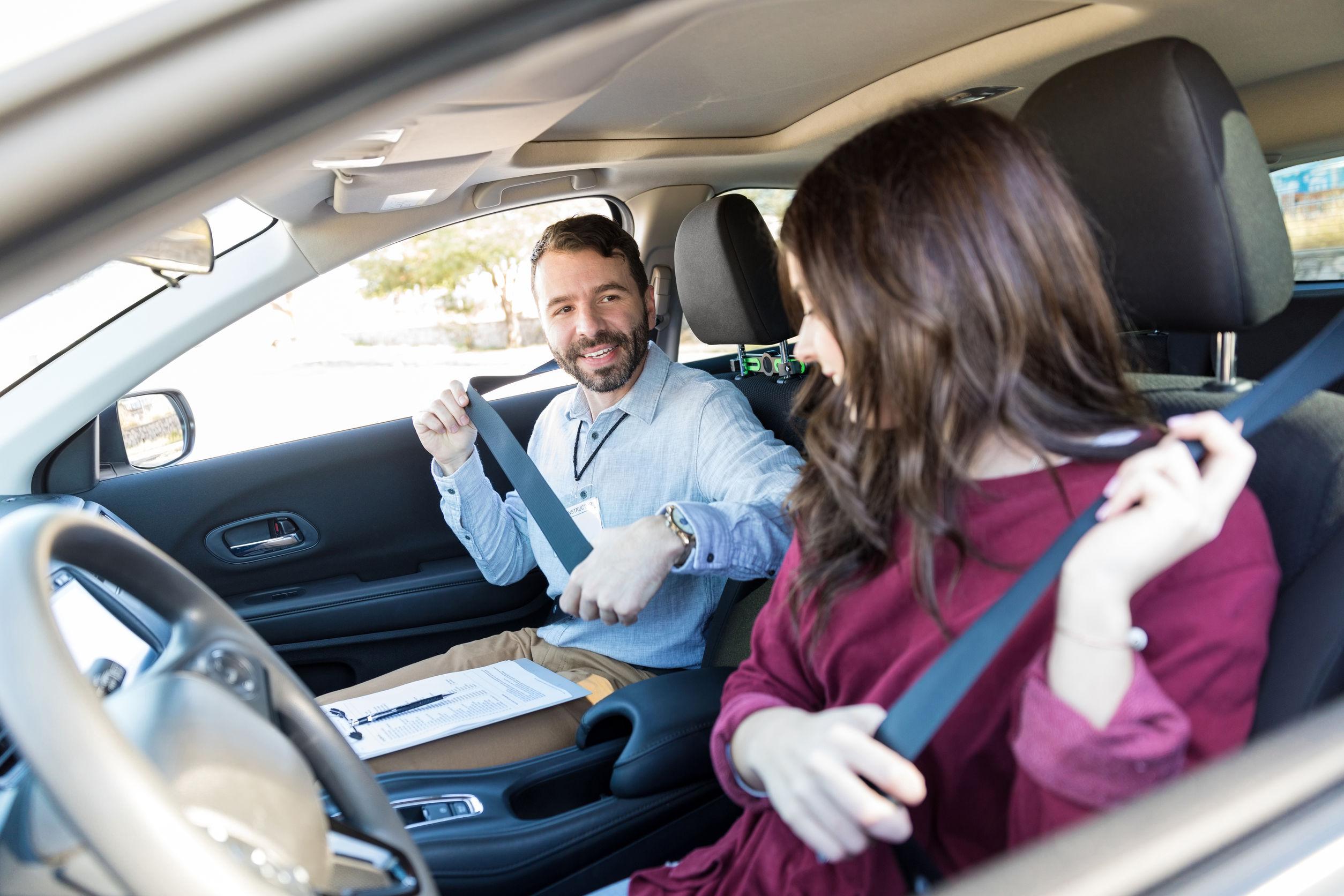 Patente B, contrassegno per principianti alla guida: quando e come usarlo  correttamente per non incorrere in sanzioni - L'Autoscuola.net