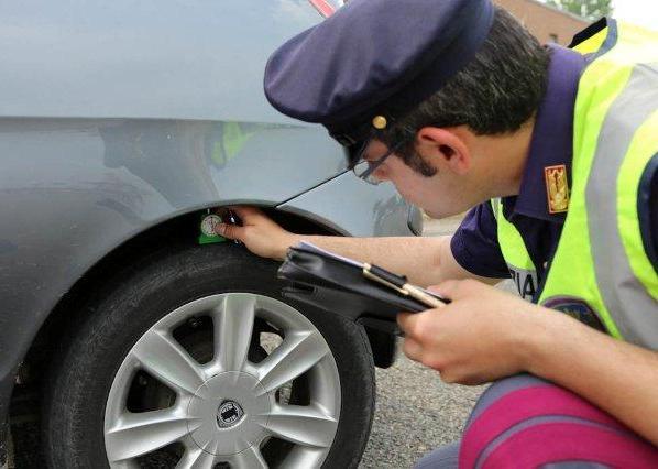 Pneumatici sotto controllo 2015: riparte “Vacanze Sicure” con la Polstrada