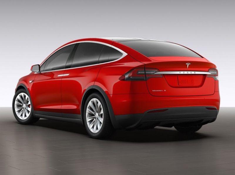 Tesla Model X: i dettagli in anteprima per chi l'ha già prenotata