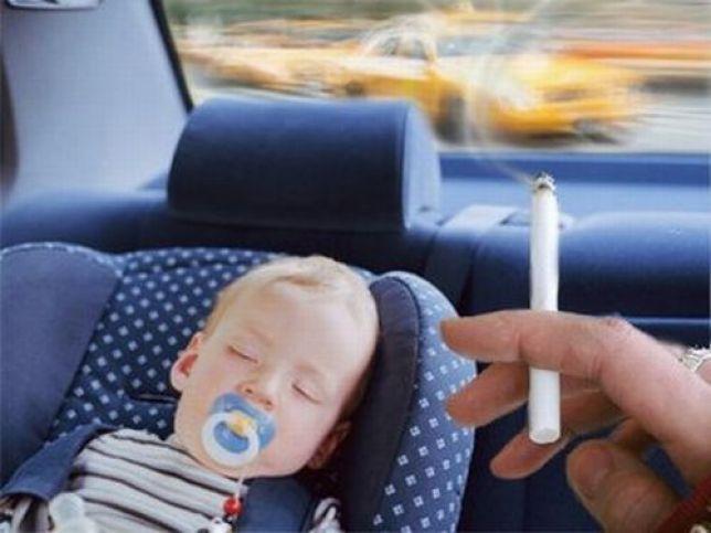 Divieto di fumo in auto: via libera