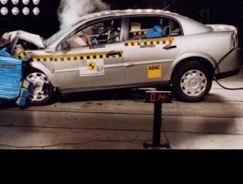 Crash Test Opel Vectra 2002