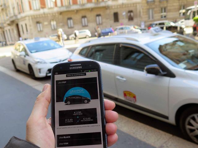 Uber torna alla carica: prepara mega causa contro i taxi