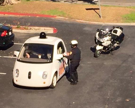 Polizia blocca una Google car sospetta, ma non per la guida autonoma