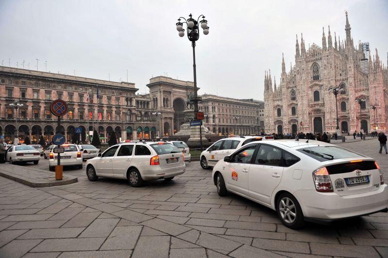 Taxi Milano: vince il Comune, chiameremo un numero unico