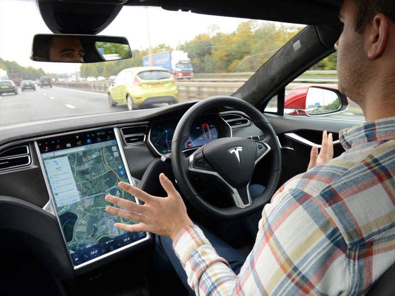 Tesla: al via l'inchiesta sulla sicurezza dell'Autopilot anche in Europa