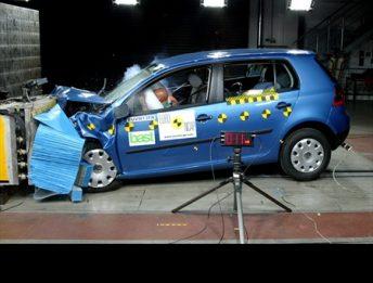 Crash Test Volkswagen Golf 2004