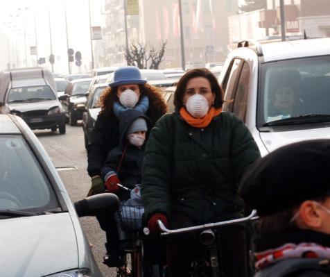 Milano abbassa i limiti causa smog ma poi non farà multe