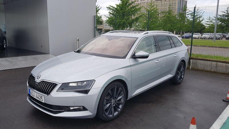 Prova su strada Skoda Superb: arrivano di serie gli ADAS sul top di gamma