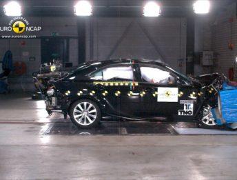 Crash Test Lexus IS 300h