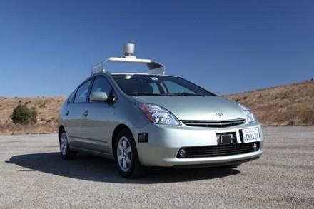 La “self driving car” di Google tampona un'altra auto