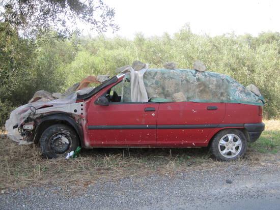 Auto abbandonata con targa: è rifiuto pericoloso