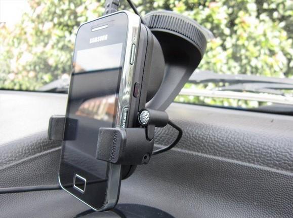 Test TomTom vivavoce Bluetooth: il supporto auto per smartphone