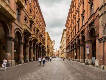 Bologna: dal 1° luglio 2023 limite di 30 km/h in (quasi) tutta la città