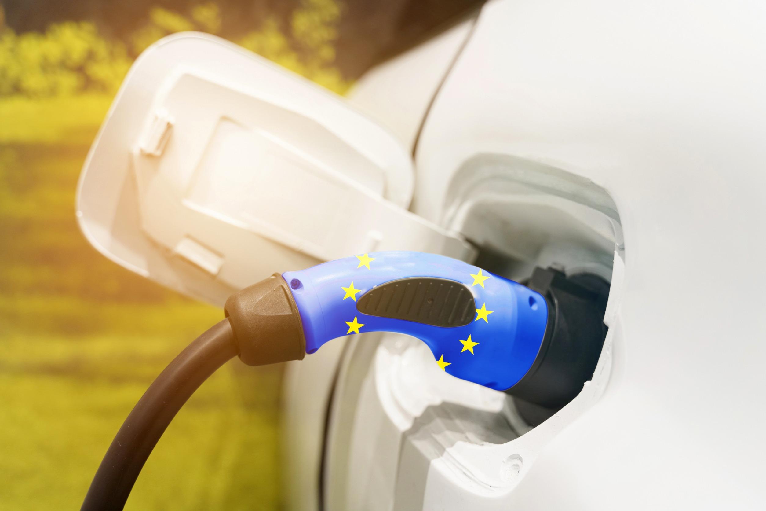 Francia: incentivi solo ad auto elettriche europee