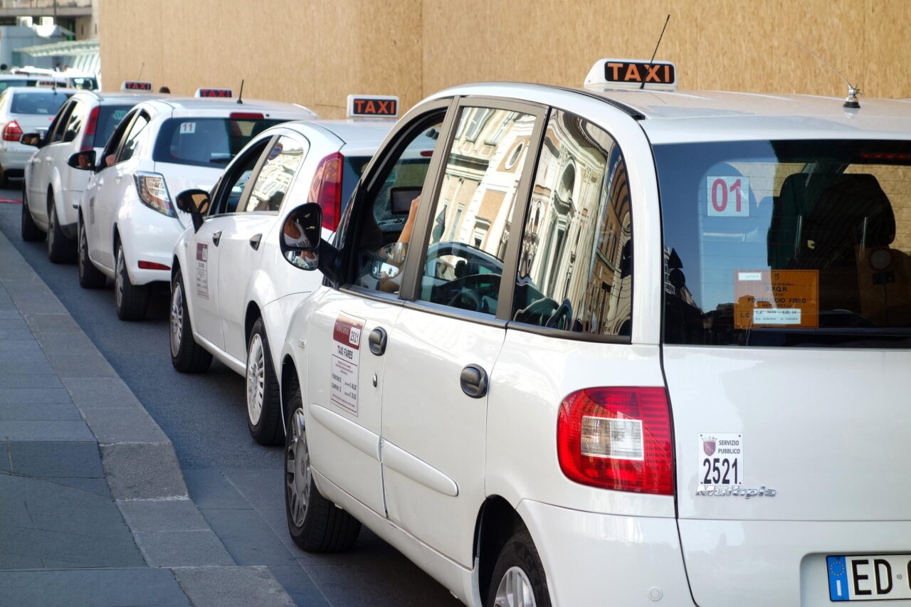 Taxi e NCC: come iscriversi al nuovo registro RENT