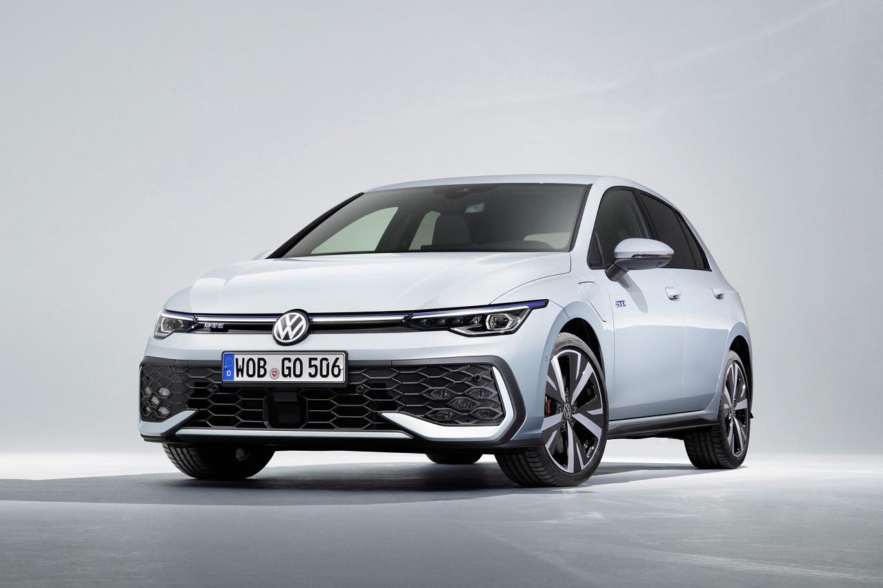 VW Golf 2024 arrivano l'Infotainment con AI e nuovo motore ibrido