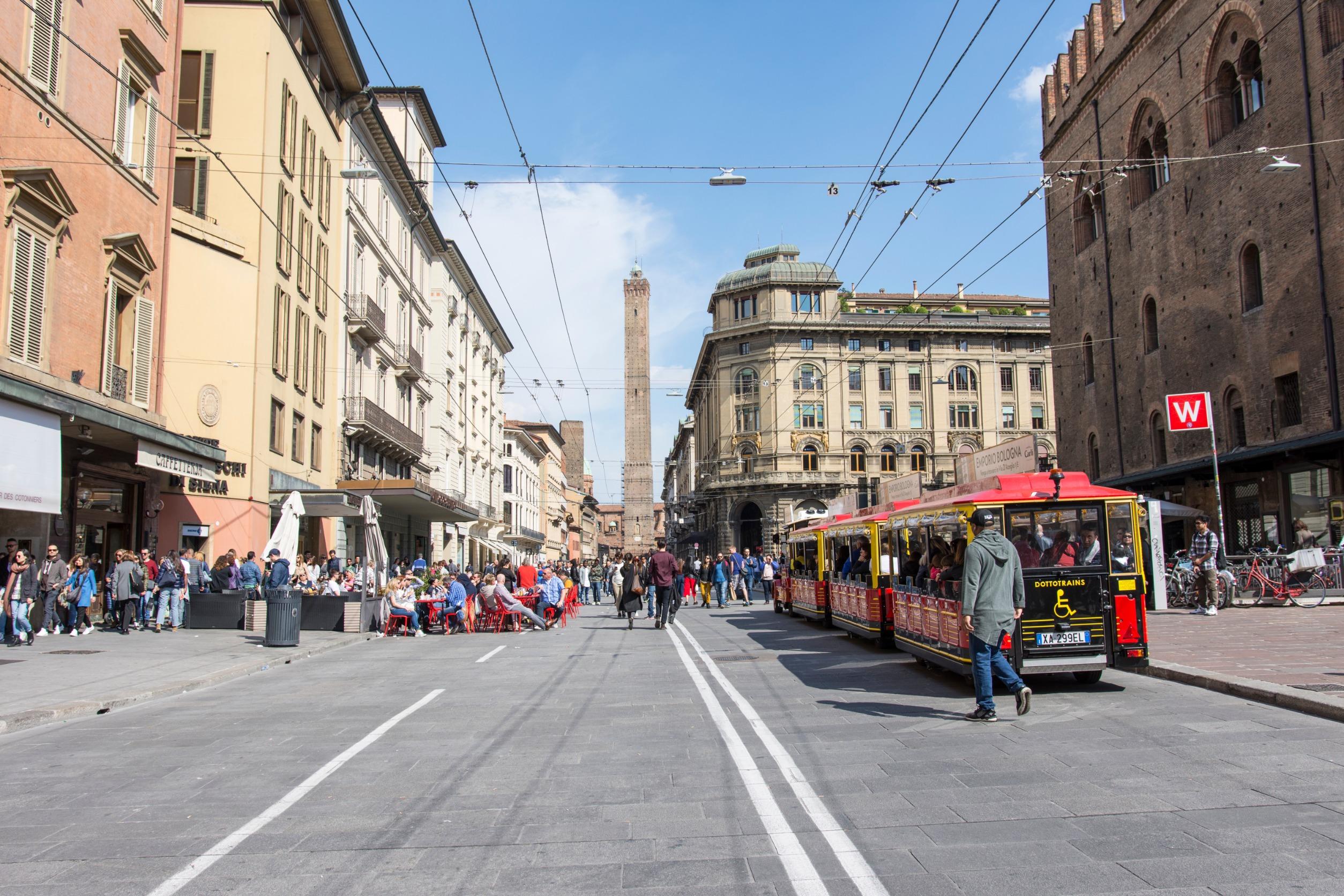 Bologna Città 30: -16% di incidenti e +29% di uso bici in un mese