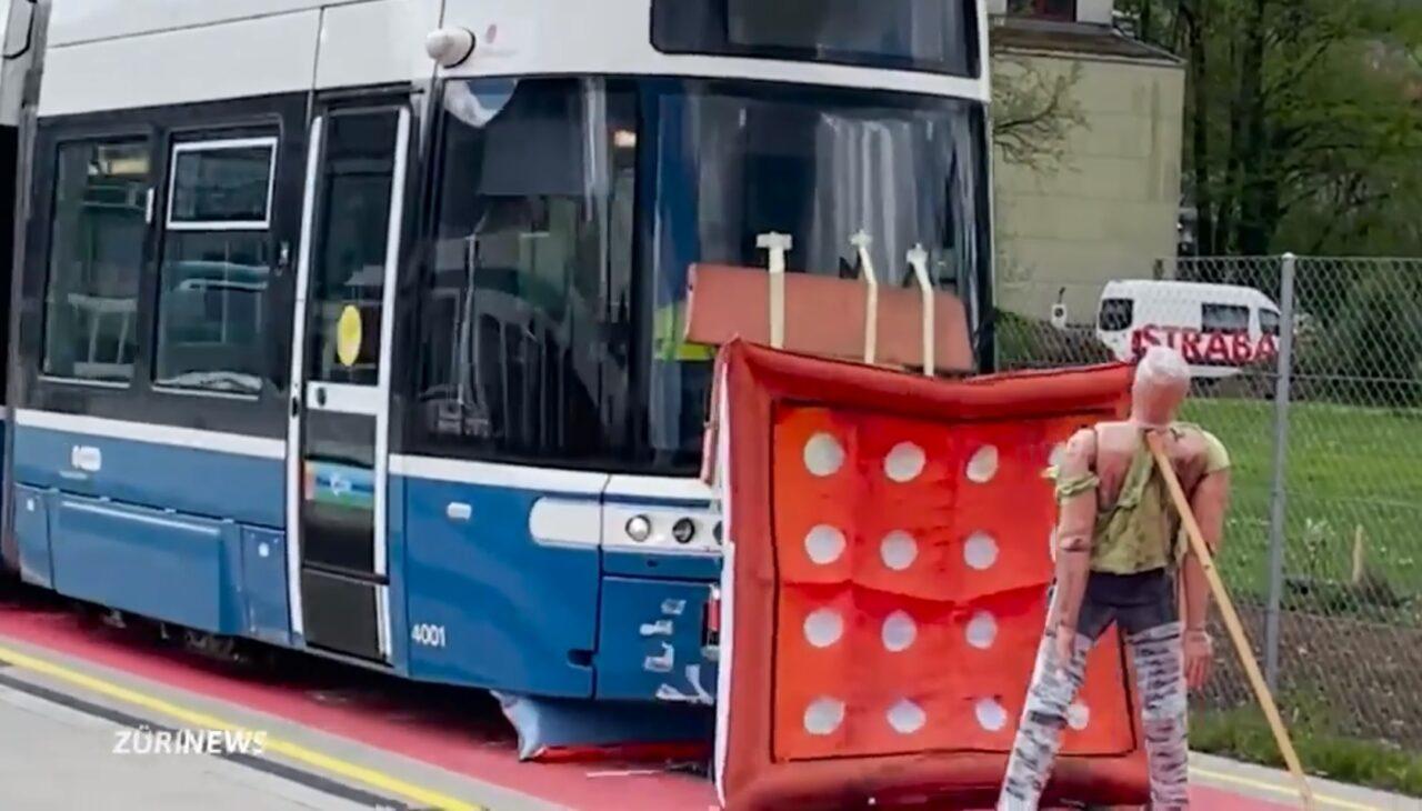 Airbag salva pedoni sui Tram: ecco il video dei test a Zurigo