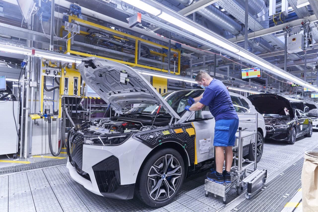 Aziende automotive: l’83% è pressato dalla burocrazia in Germania