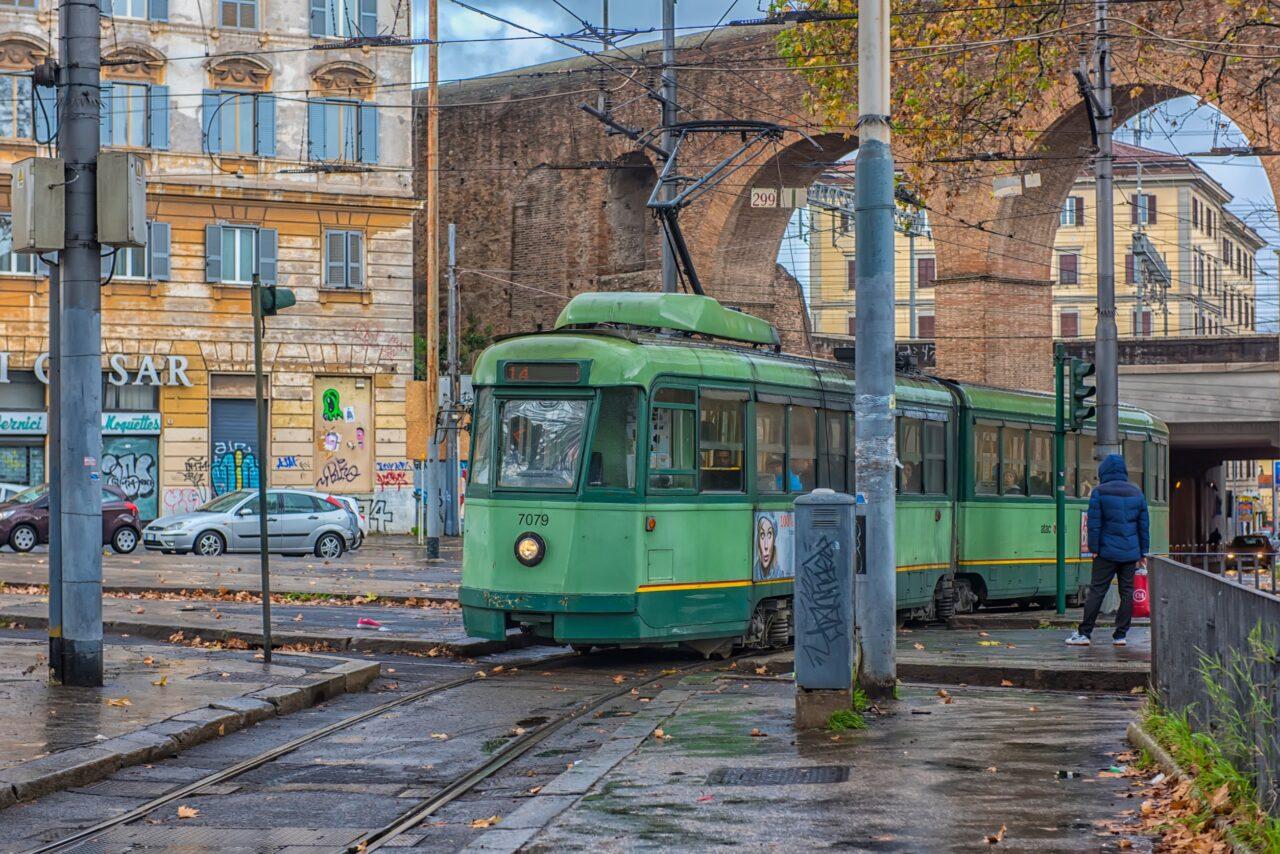 Roma: biglietto bus e metro aumenterà a 2 euro, ecco quando